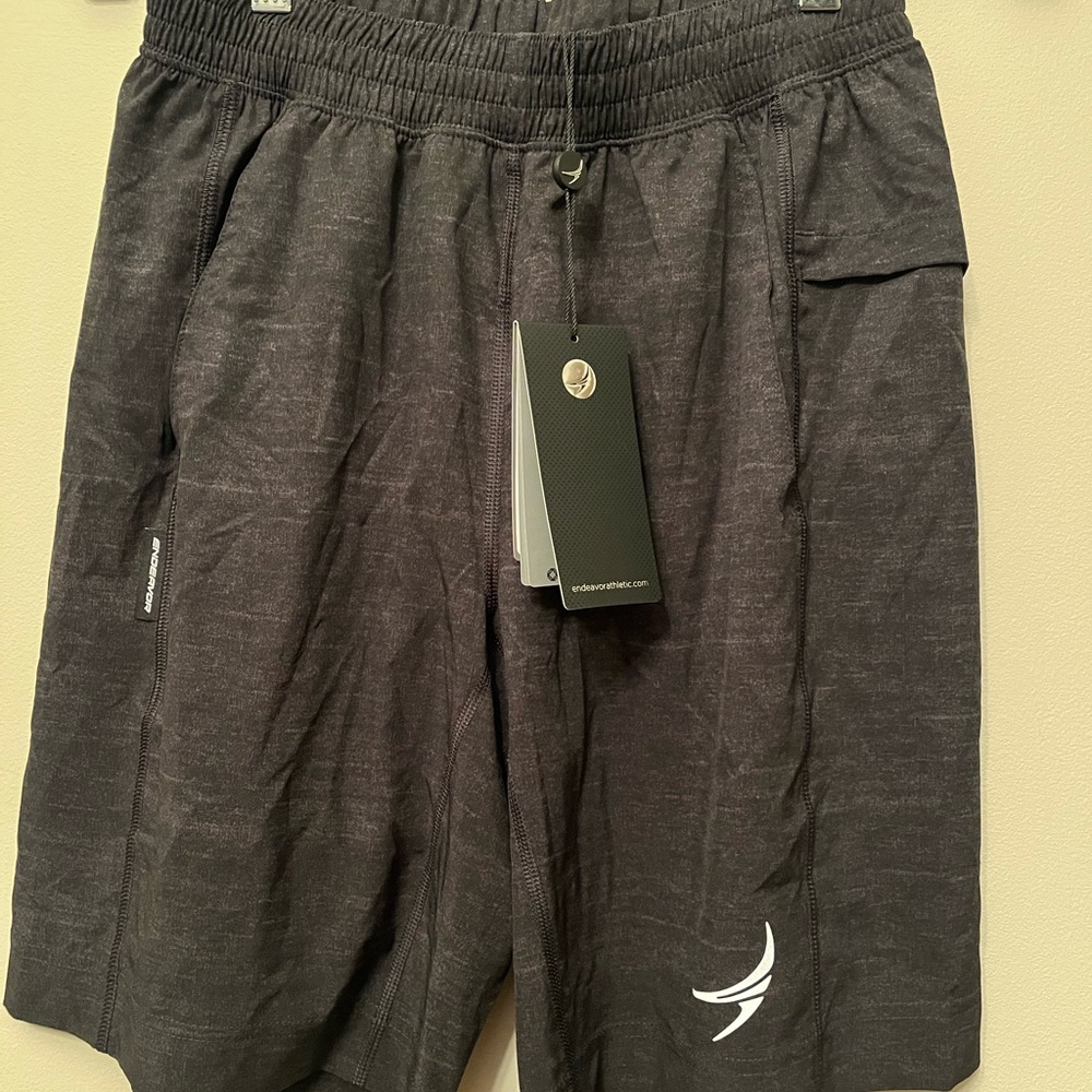 Endeavor Athletic NWT 9" Evolve Short Men’s Size Small Charcoal Gray Black